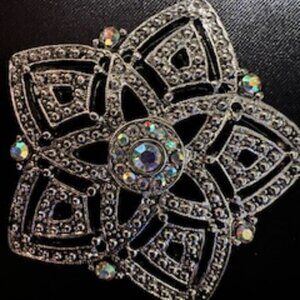 Pave Crystal Evening Star Brooch Pin Exclusive 2028 Macy's NWT and Box